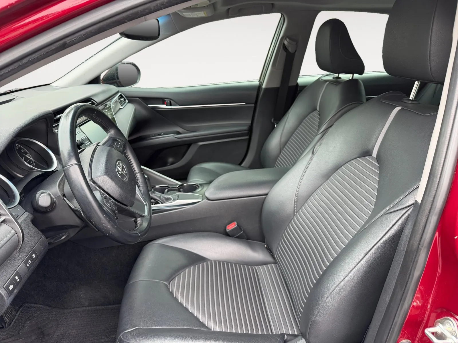 Toyota Camry photo 9