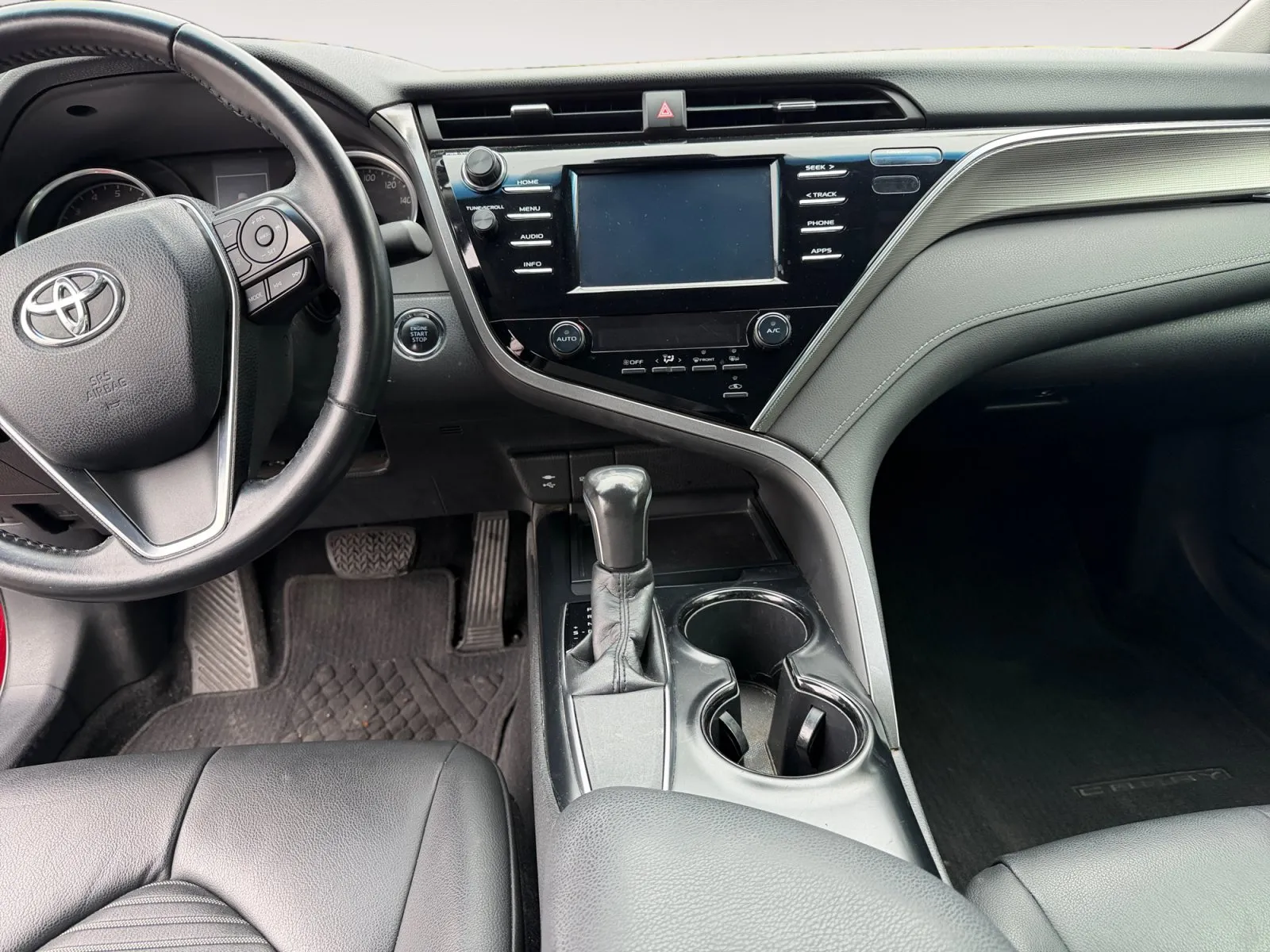 Toyota Camry photo 11