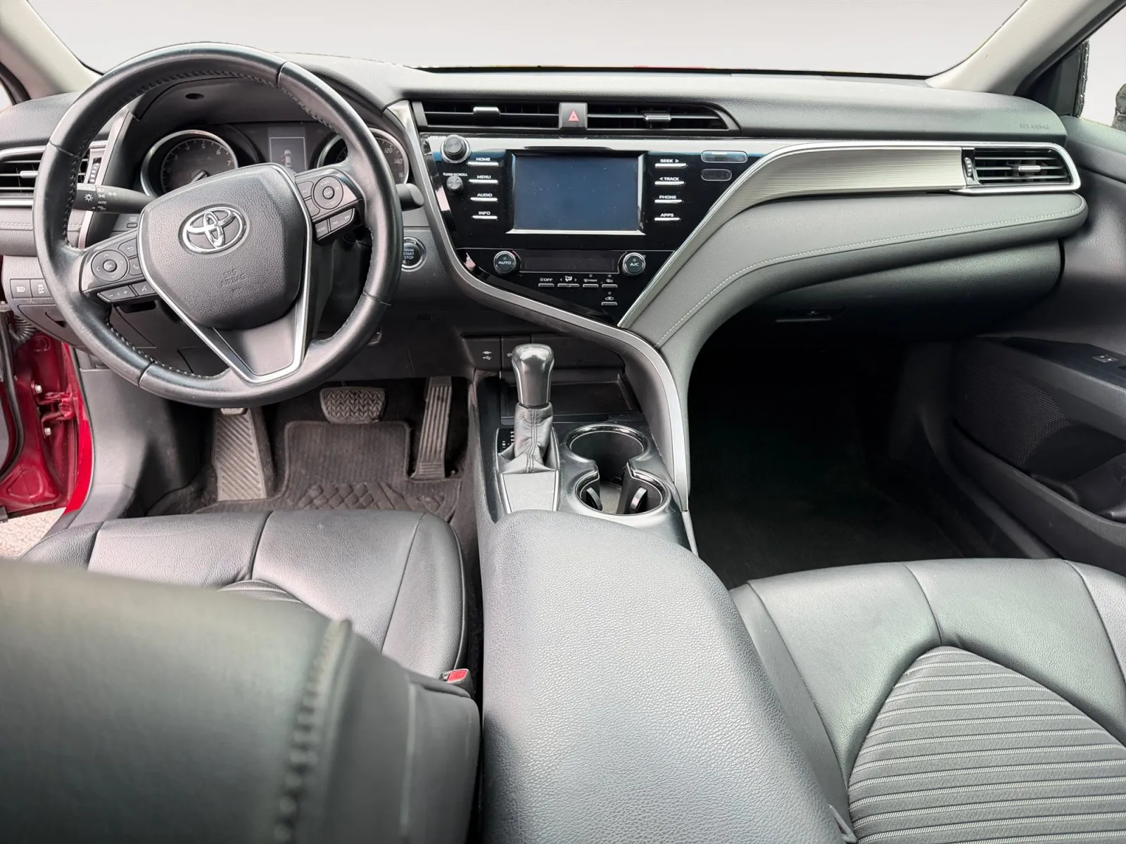 Toyota Camry photo 10
