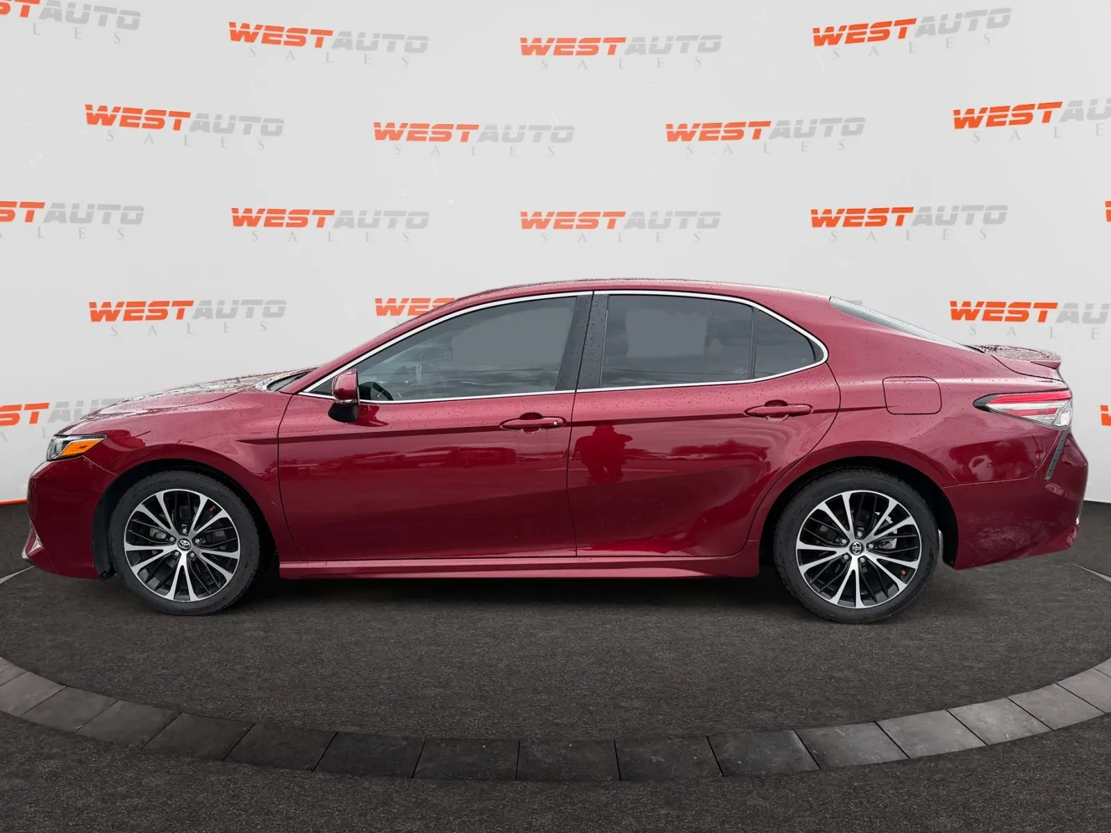 Toyota Camry photo 2