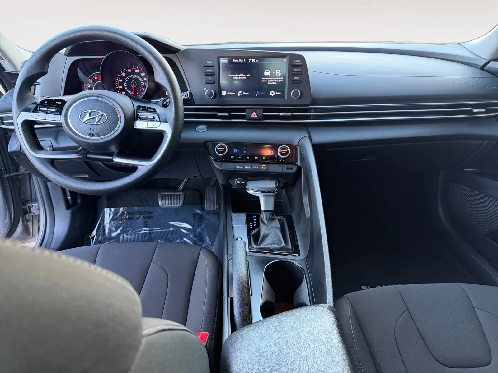 Hyundai Elantra photo 10
