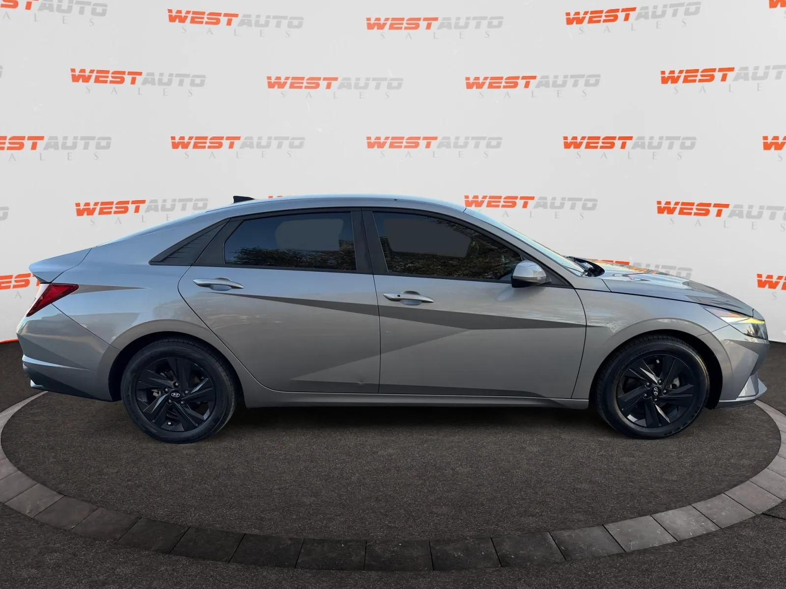 Hyundai Elantra photo 6