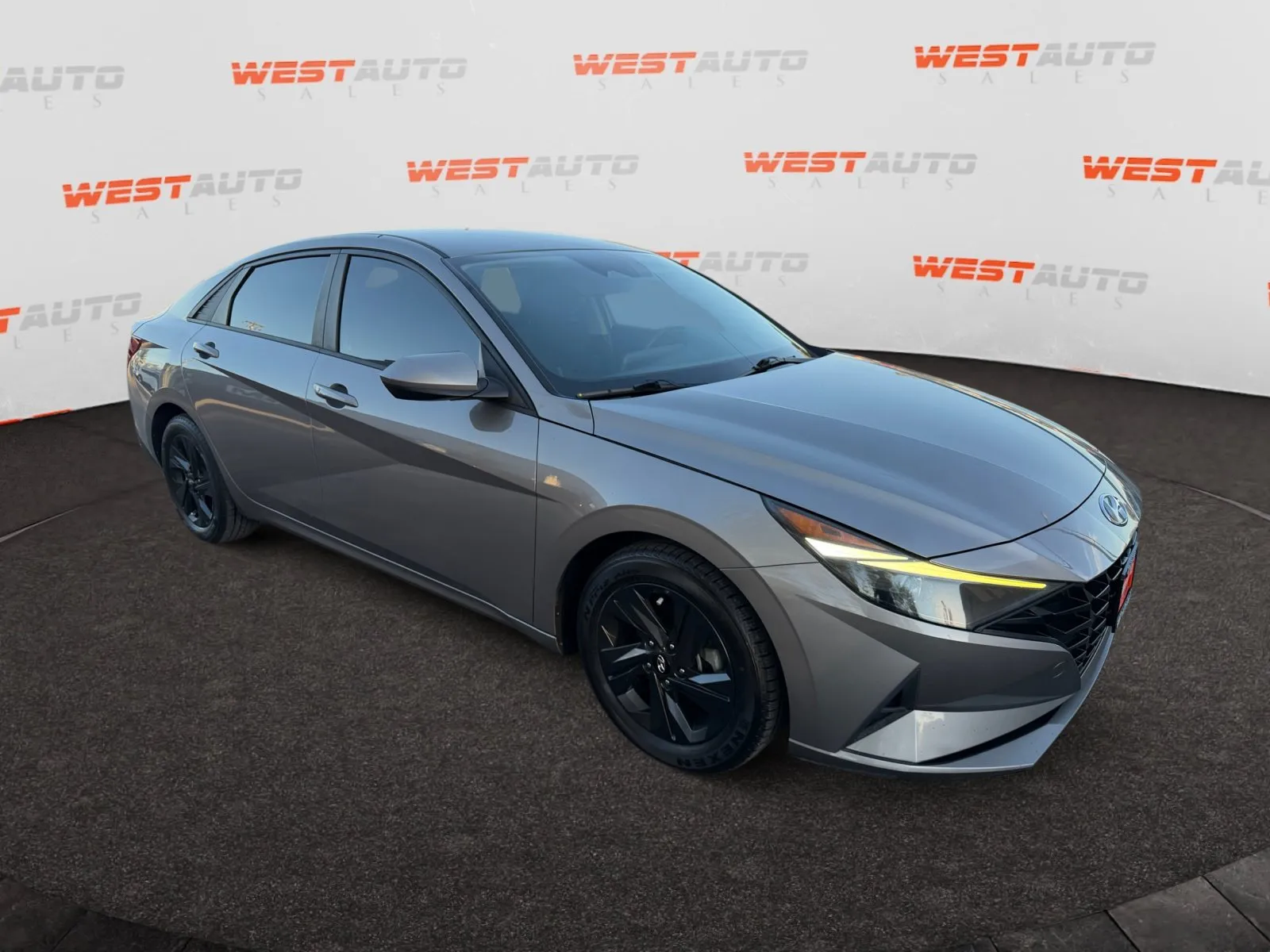 Hyundai Elantra photo 7