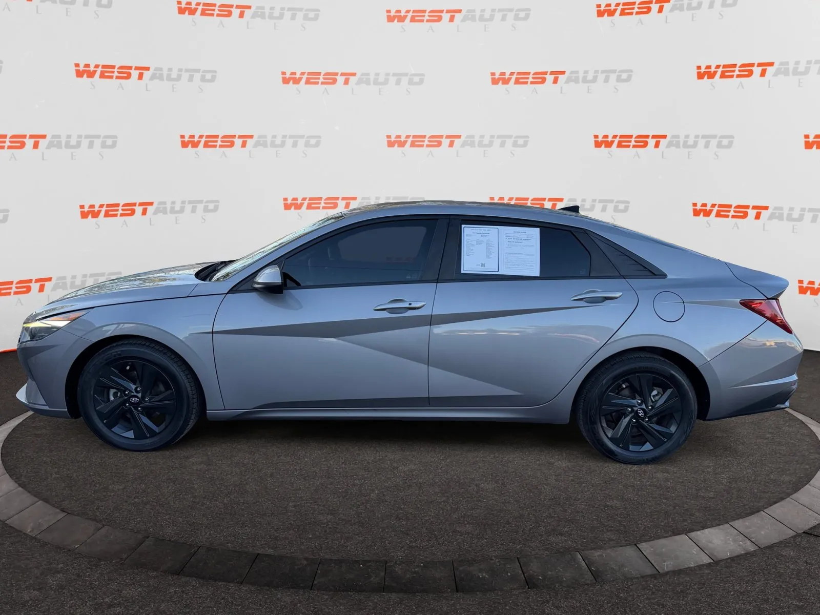 Hyundai Elantra photo 2