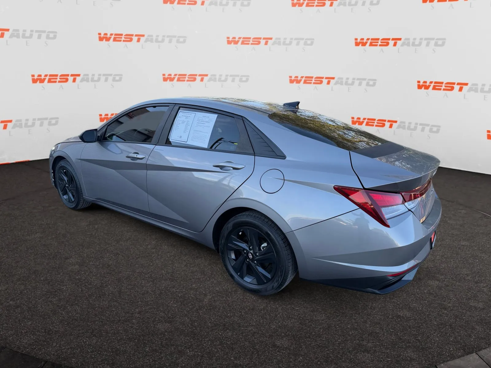 Hyundai Elantra photo 3