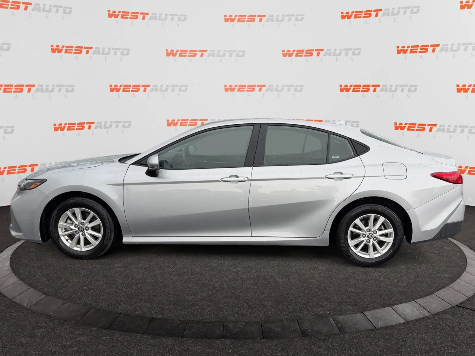 Toyota Camry photo 2