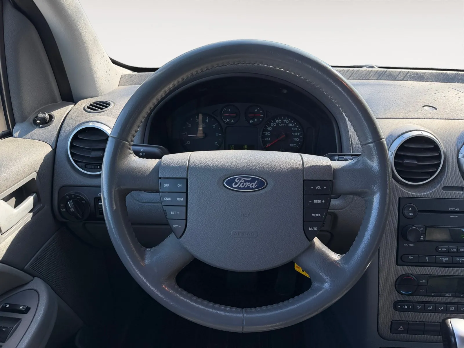 Ford Freestyle photo 12