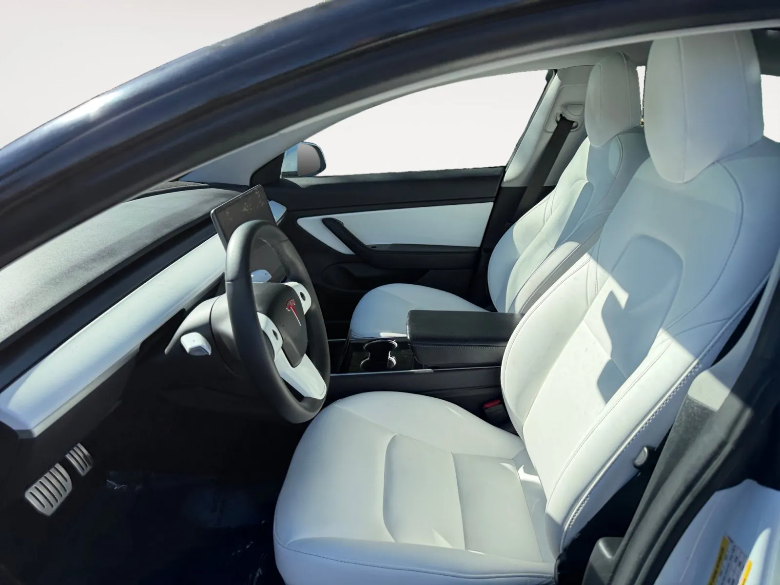 Tesla Model 3 photo 9