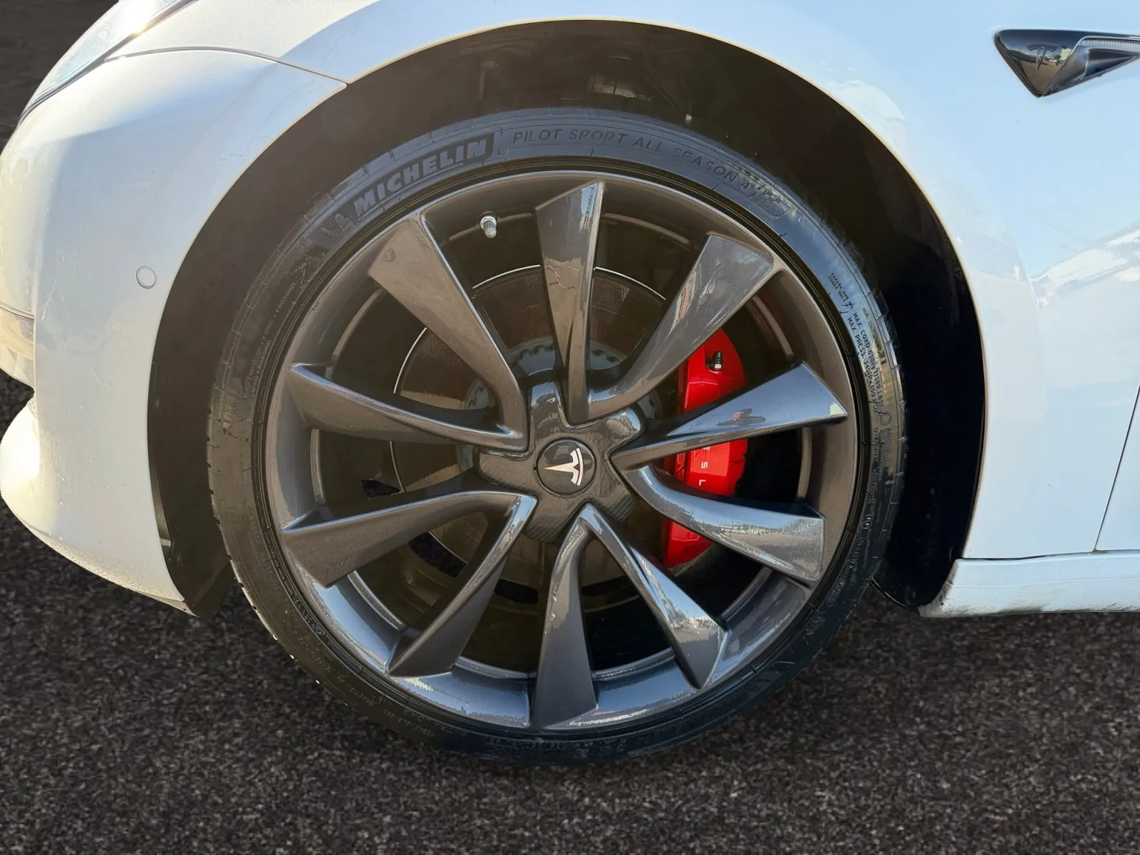 Tesla Model 3 photo 14
