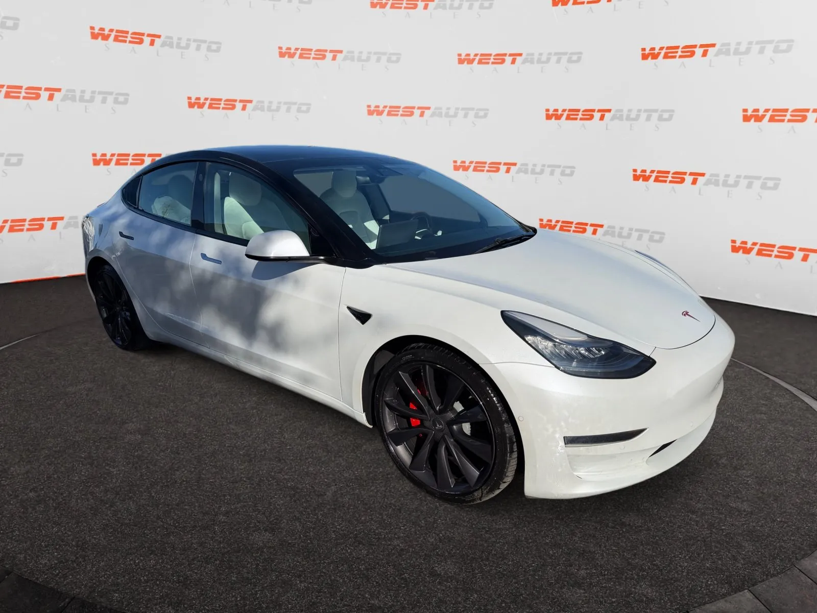 Tesla Model 3 photo 7