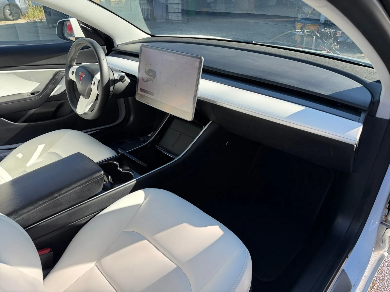 Tesla Model 3 photo 16