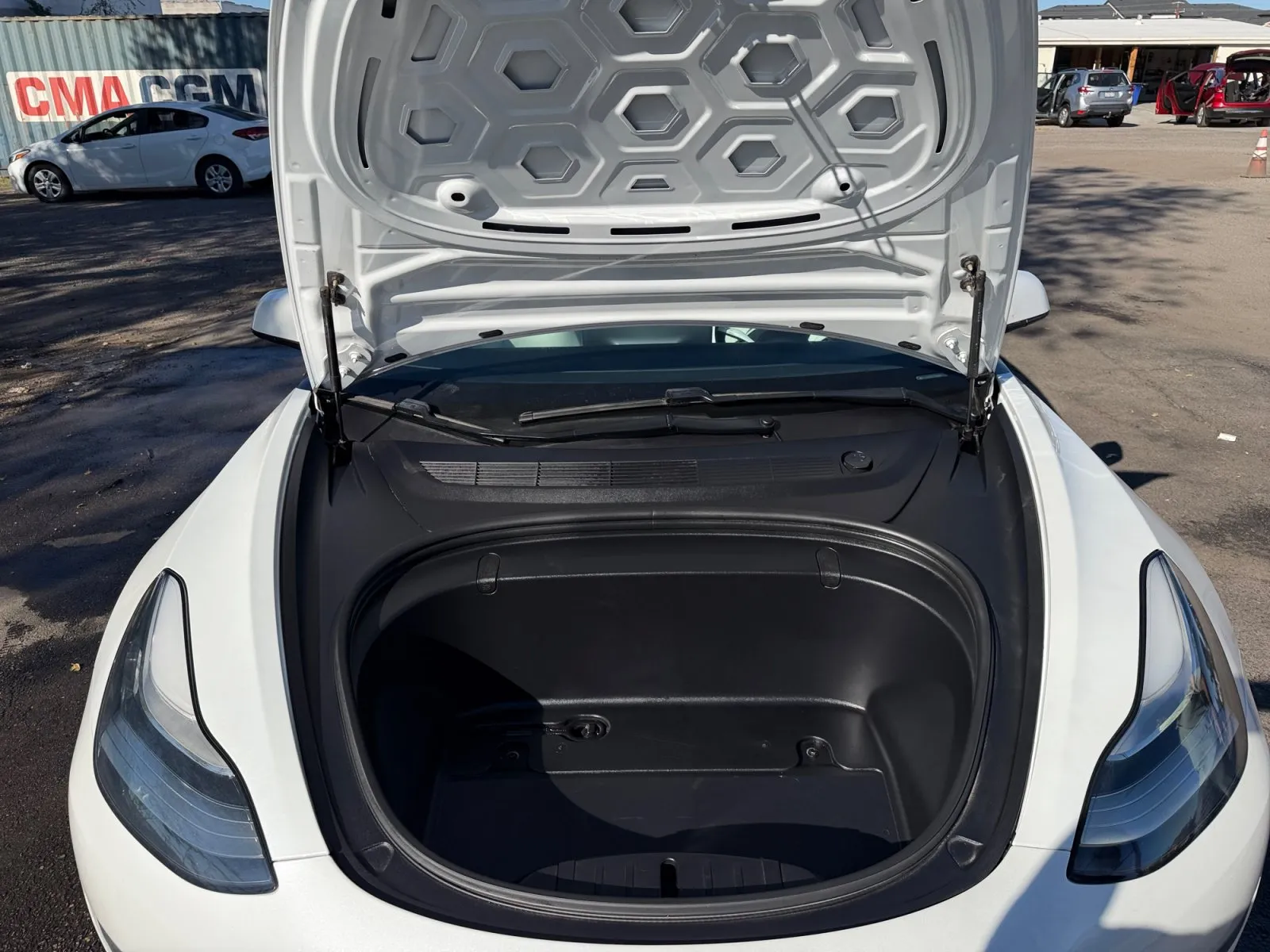 Tesla Model 3 photo 32