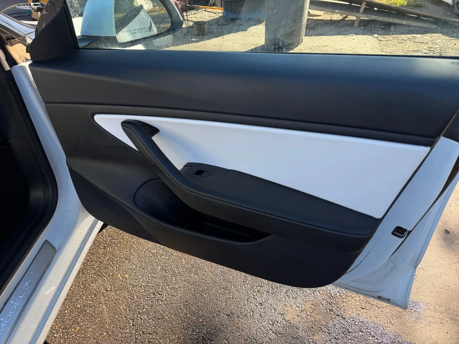 Tesla Model 3 photo 17