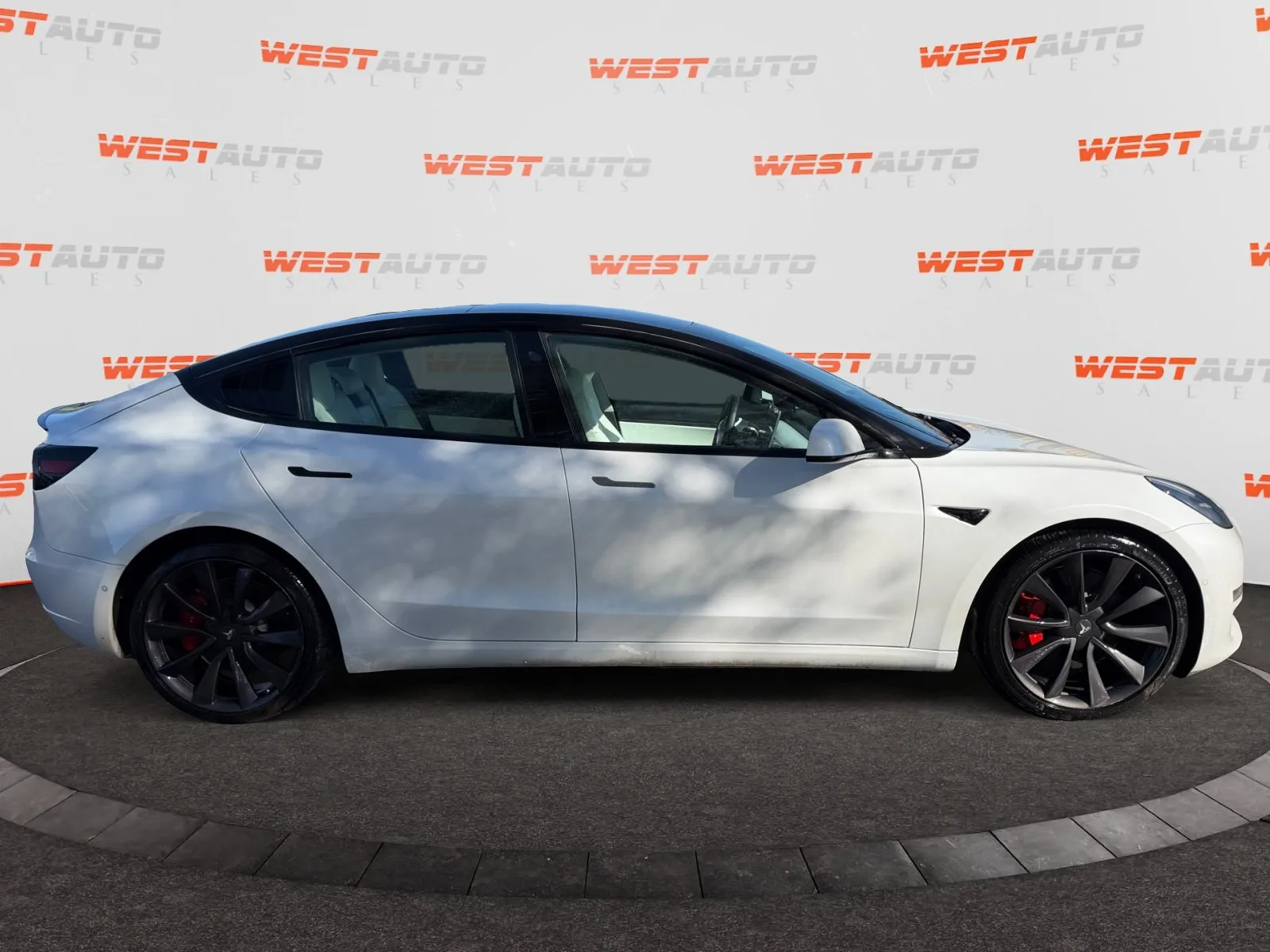 Tesla Model 3 photo 6