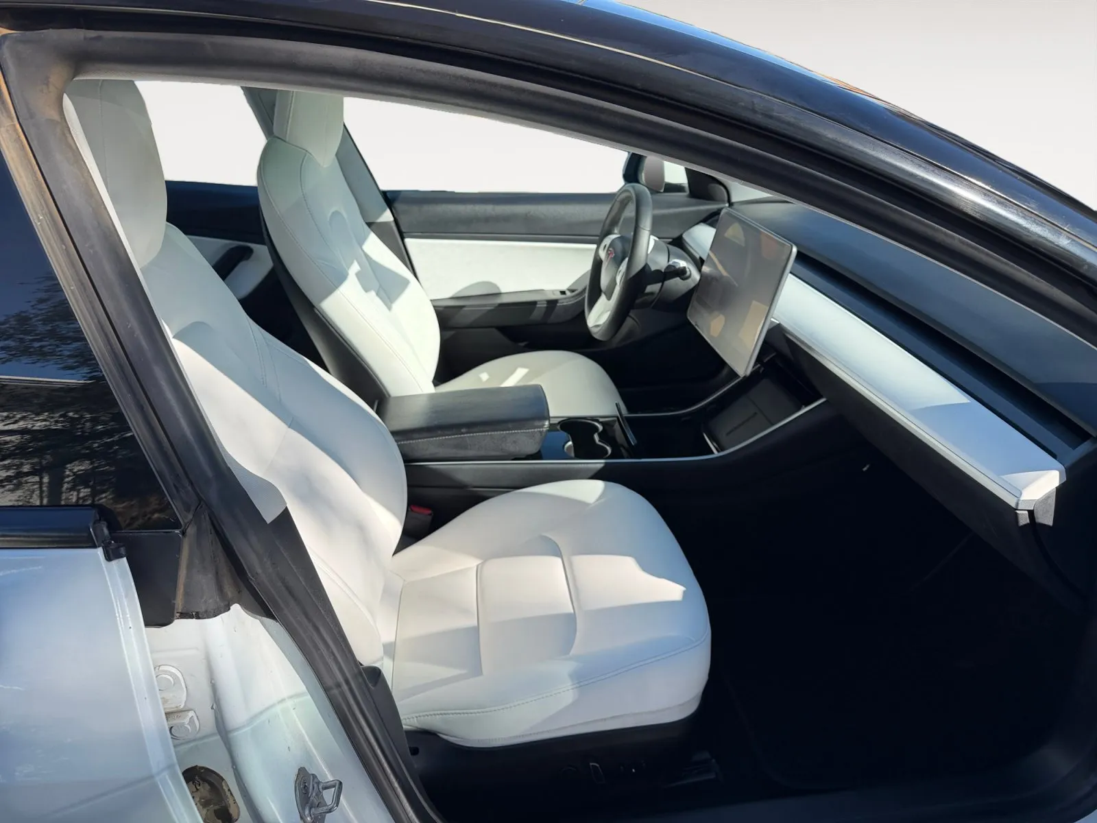 Tesla Model 3 photo 15