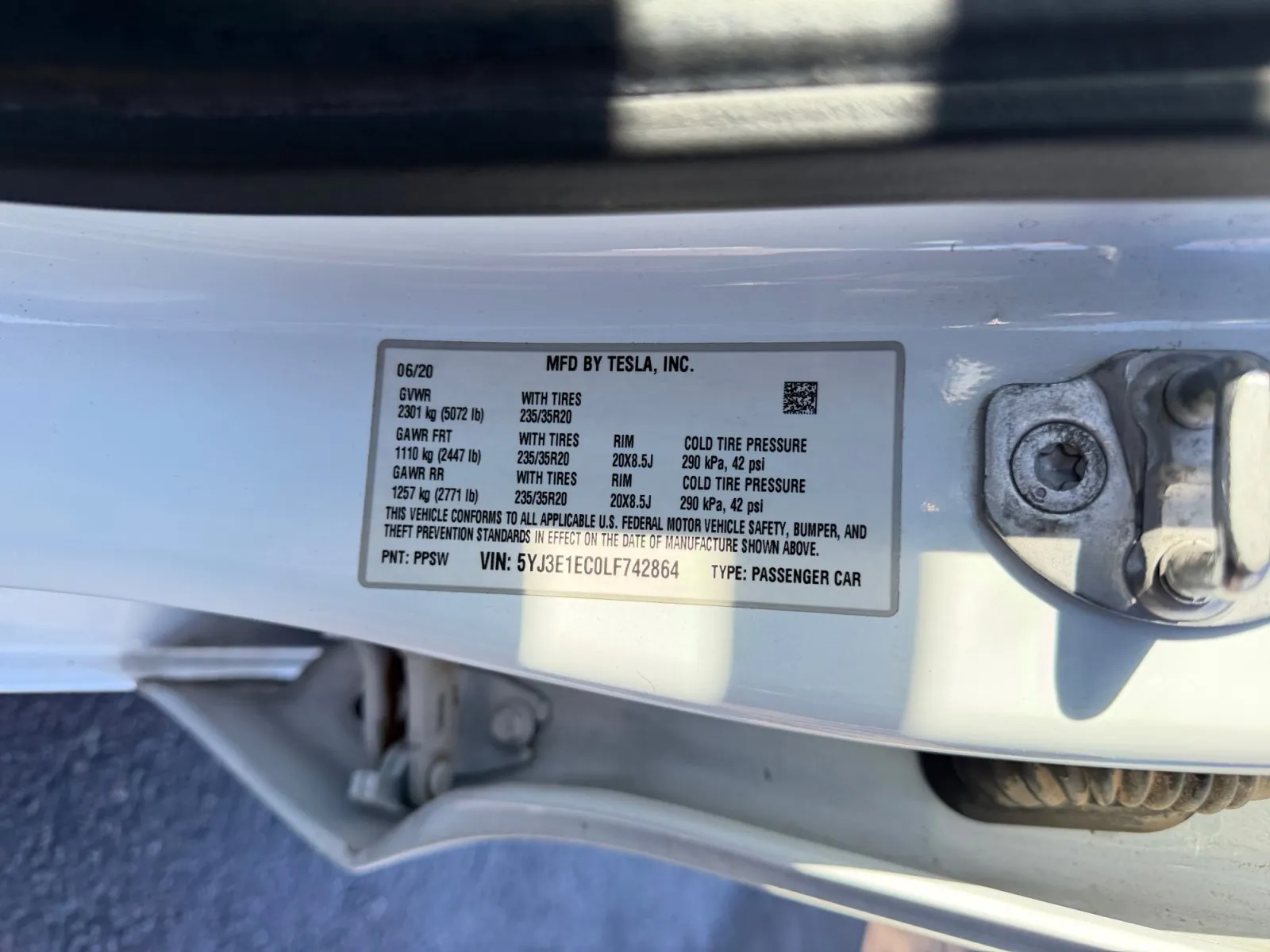 Tesla Model 3 photo 35