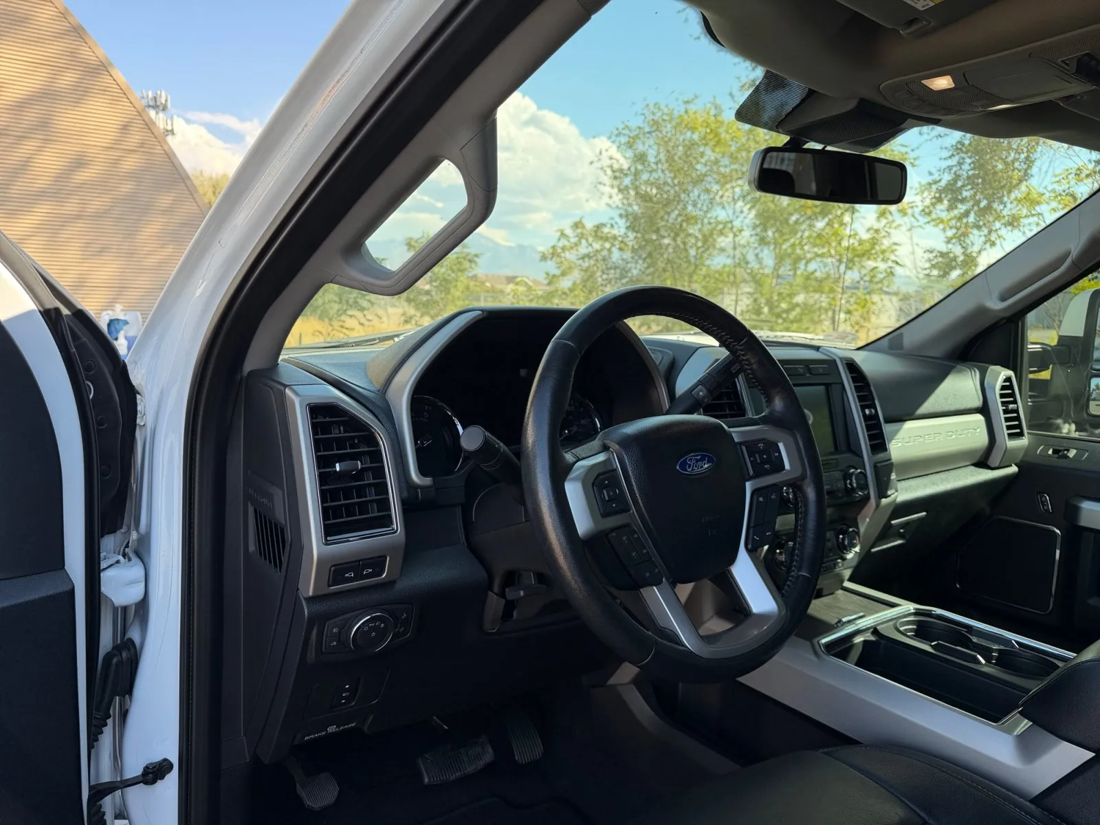 Ford F-250SD photo 18