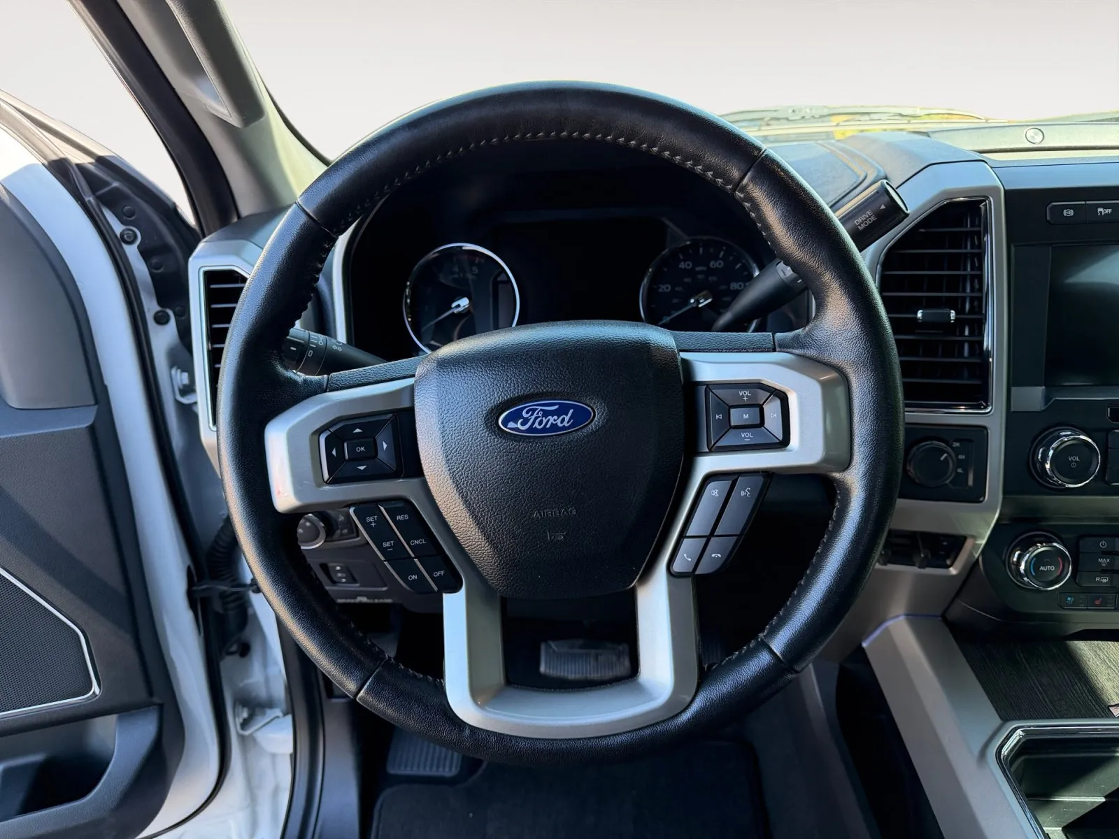 Ford F-250SD photo 12