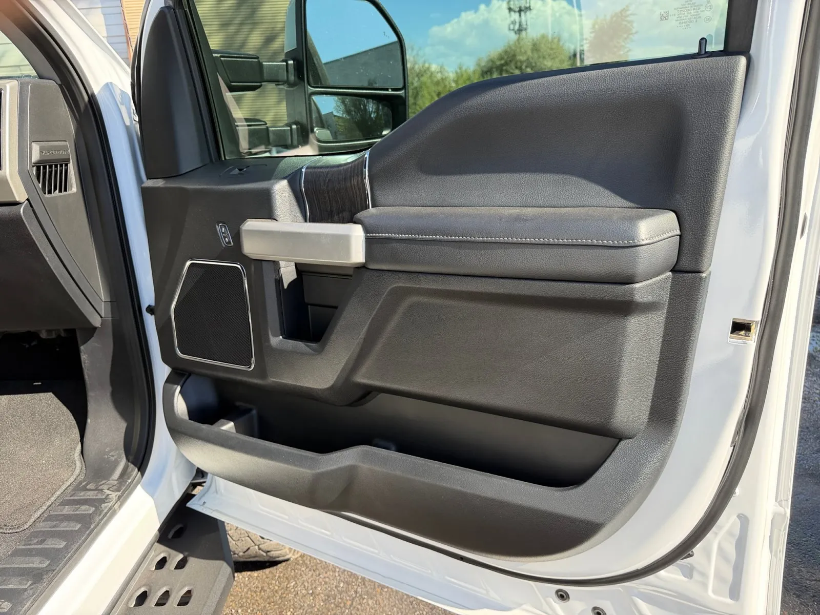 Ford F-250SD photo 17