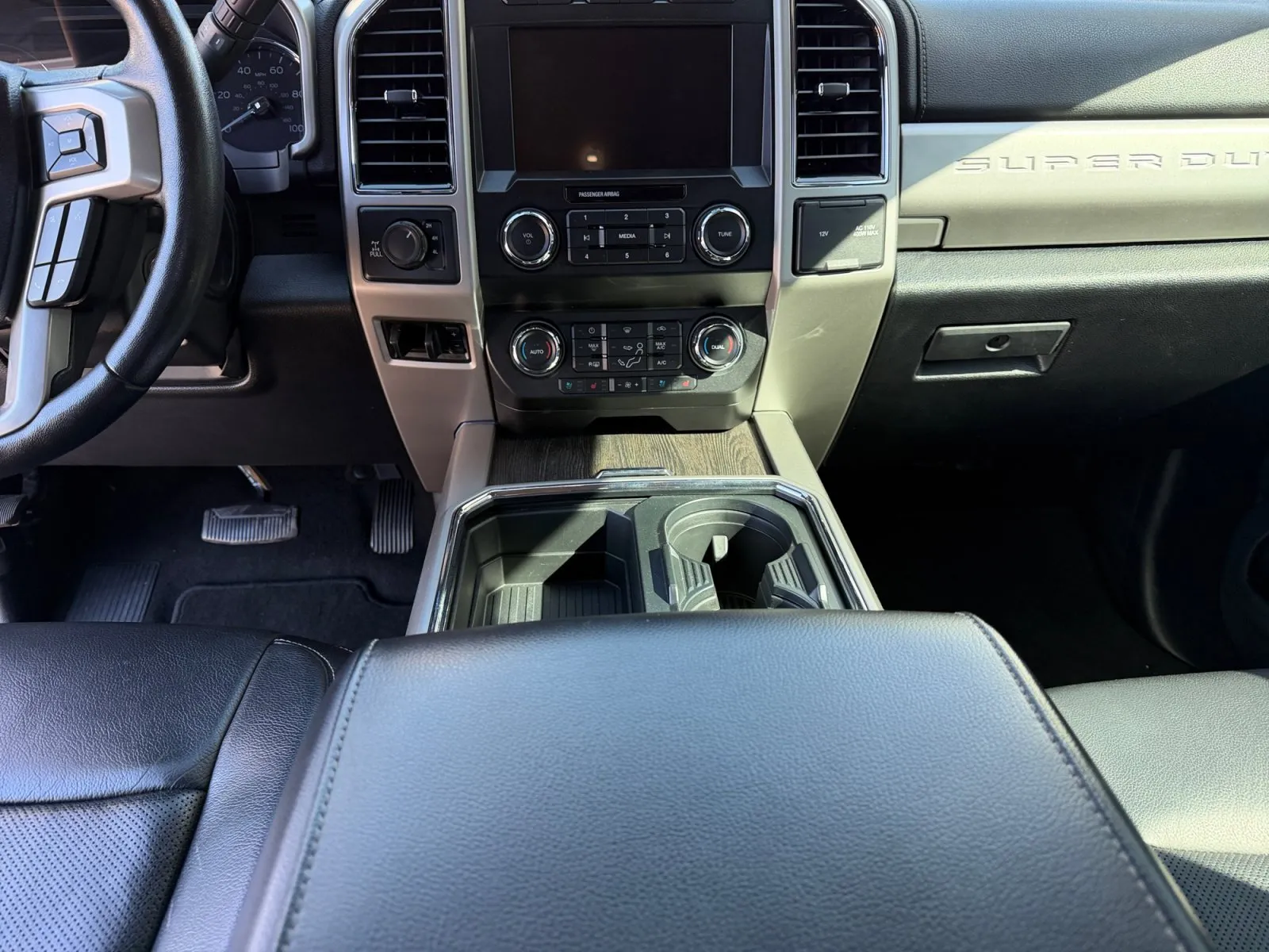 Ford F-250SD photo 11