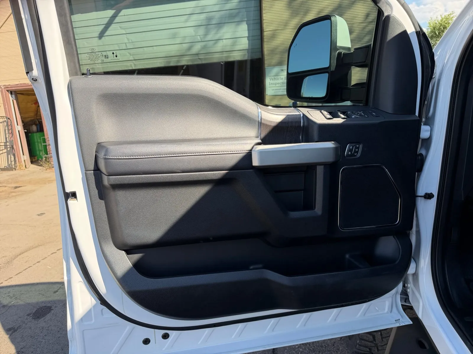 Ford F-250SD photo 19