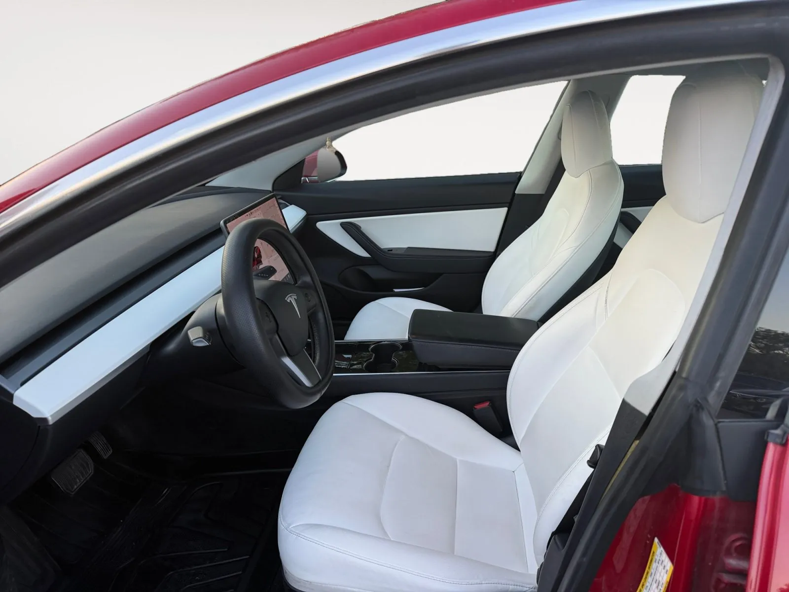 Tesla Model 3 photo 9