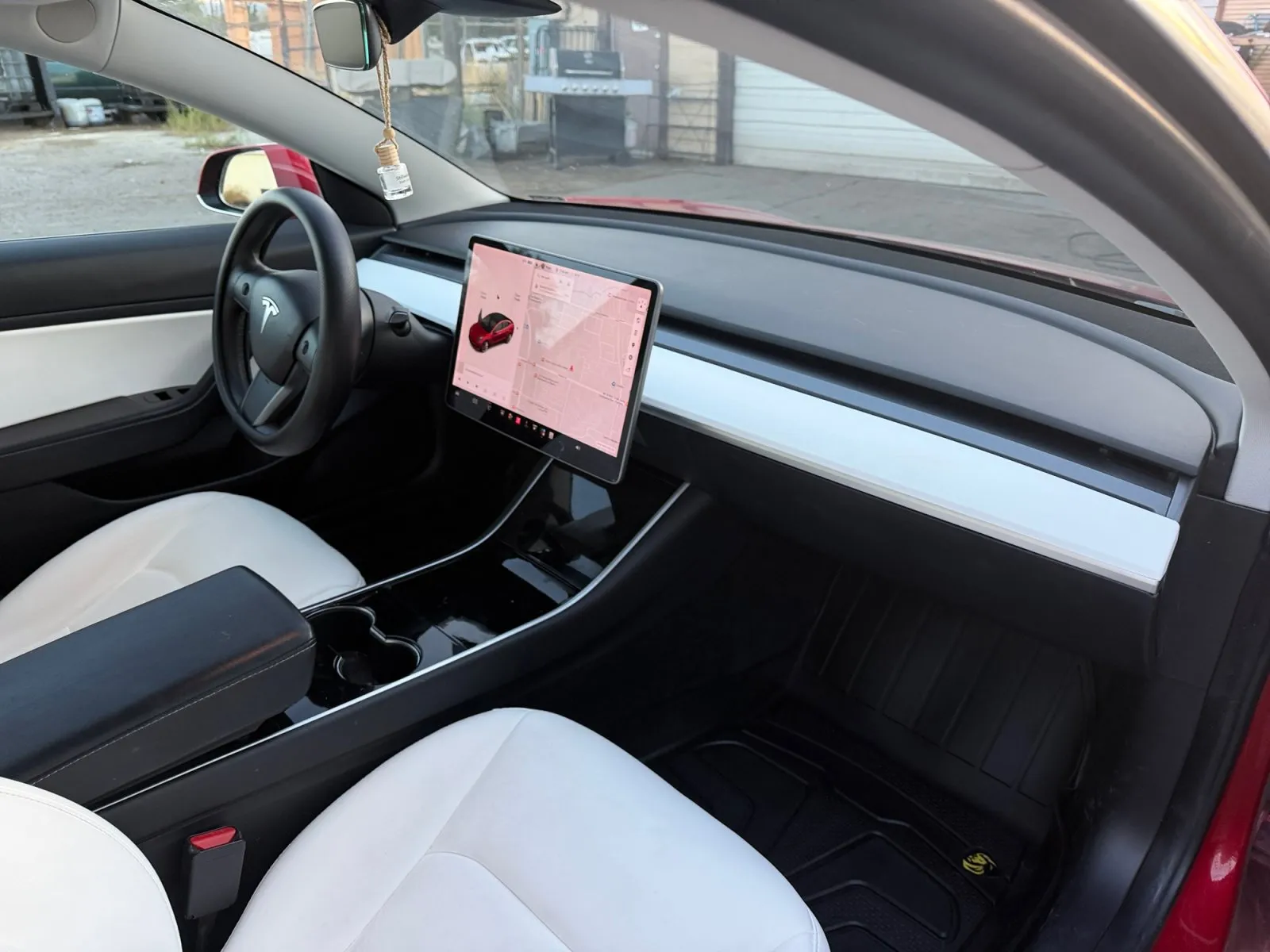 Tesla Model 3 photo 16