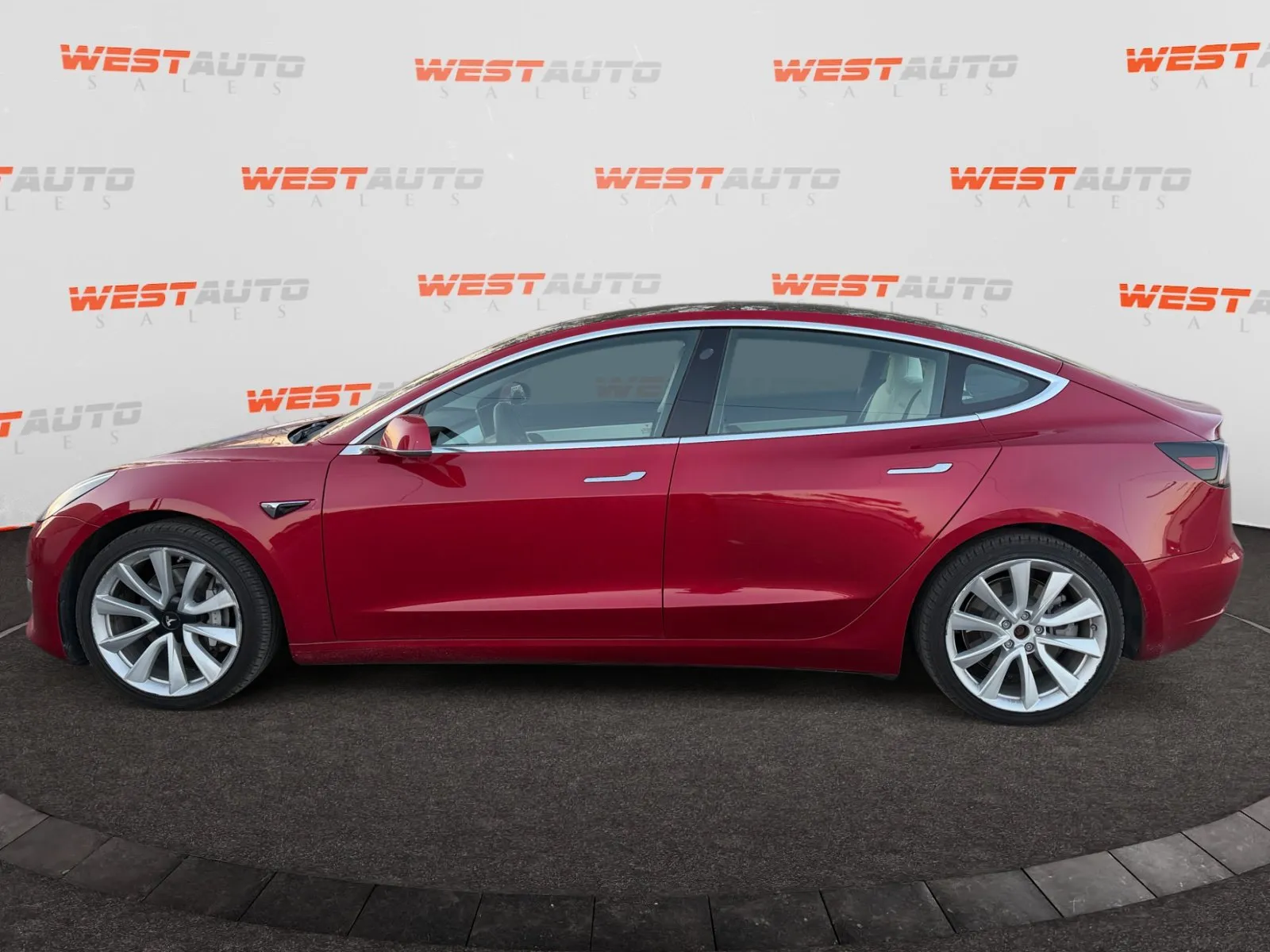 Tesla Model 3 photo 2