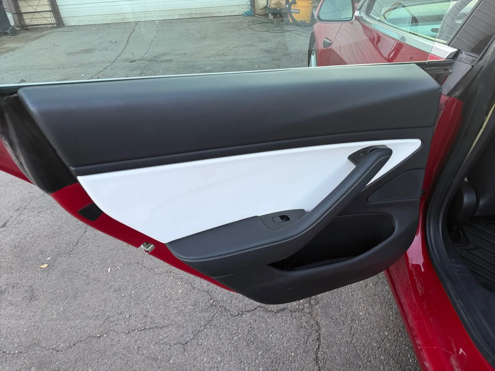 Tesla Model 3 photo 28