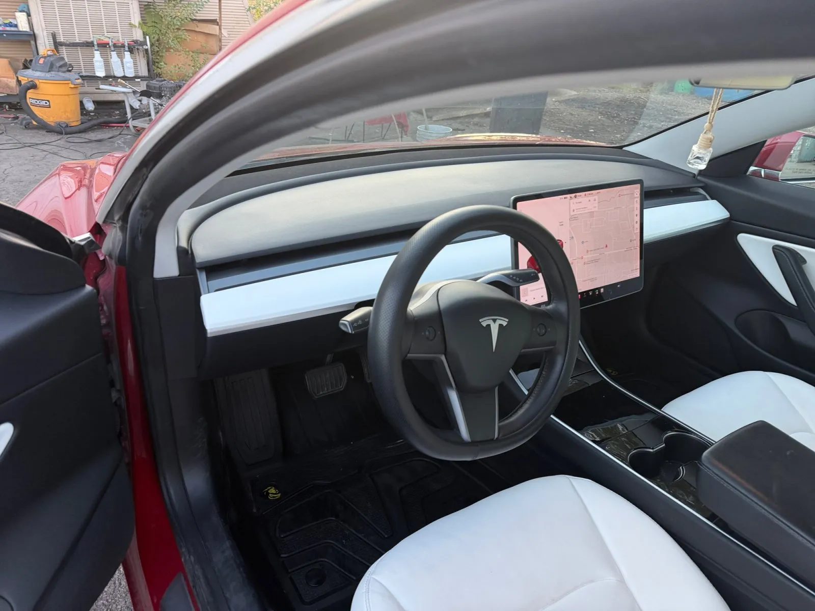 Tesla Model 3 photo 18