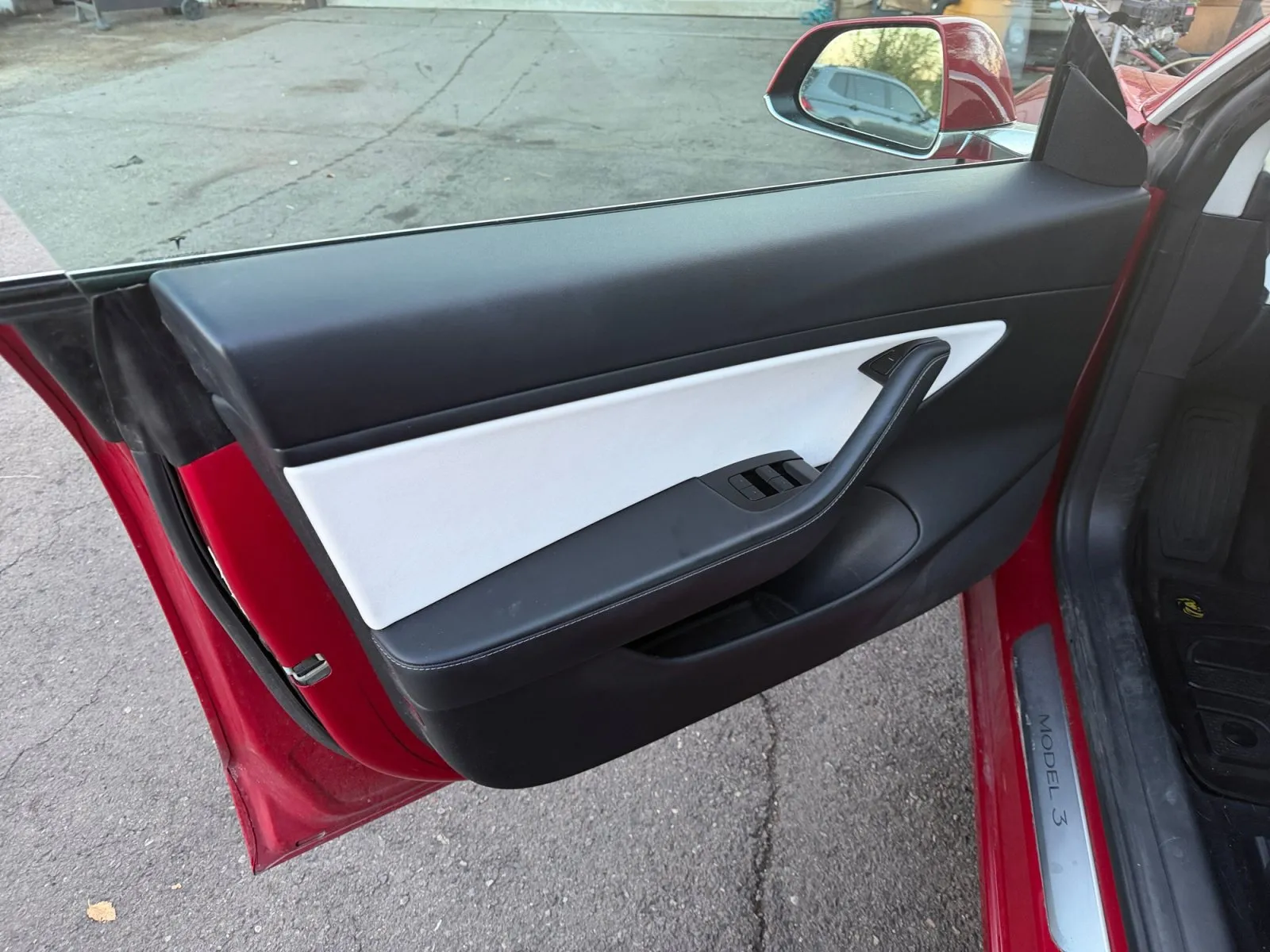 Tesla Model 3 photo 19