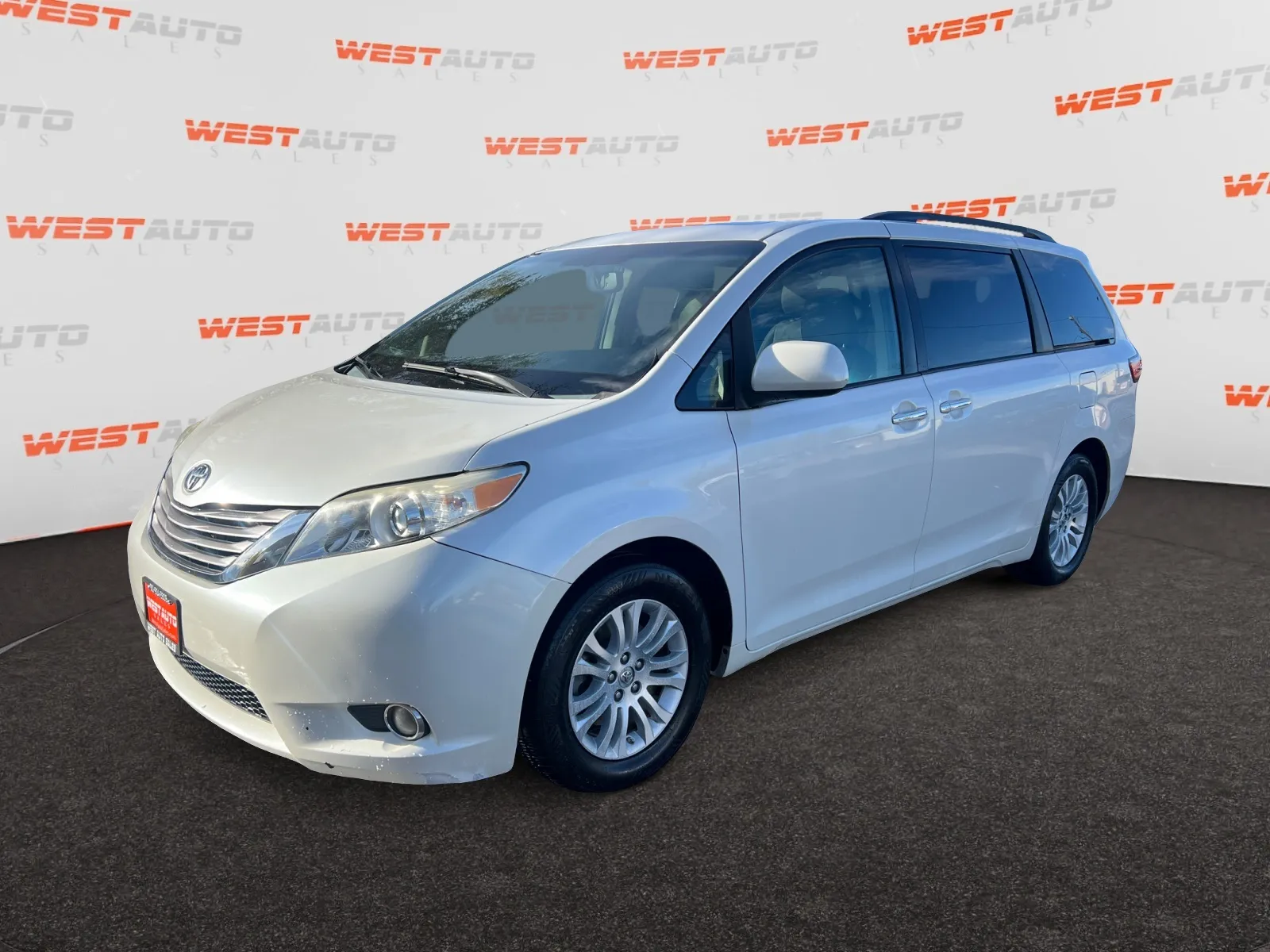 White 2015 Toyota Sienna XLE for sale in West Valley City, UT