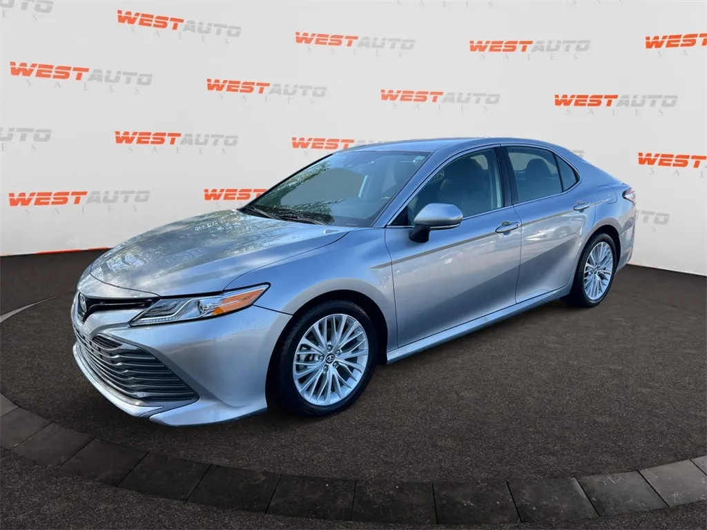 2019 Toyota Camry XLE's photo