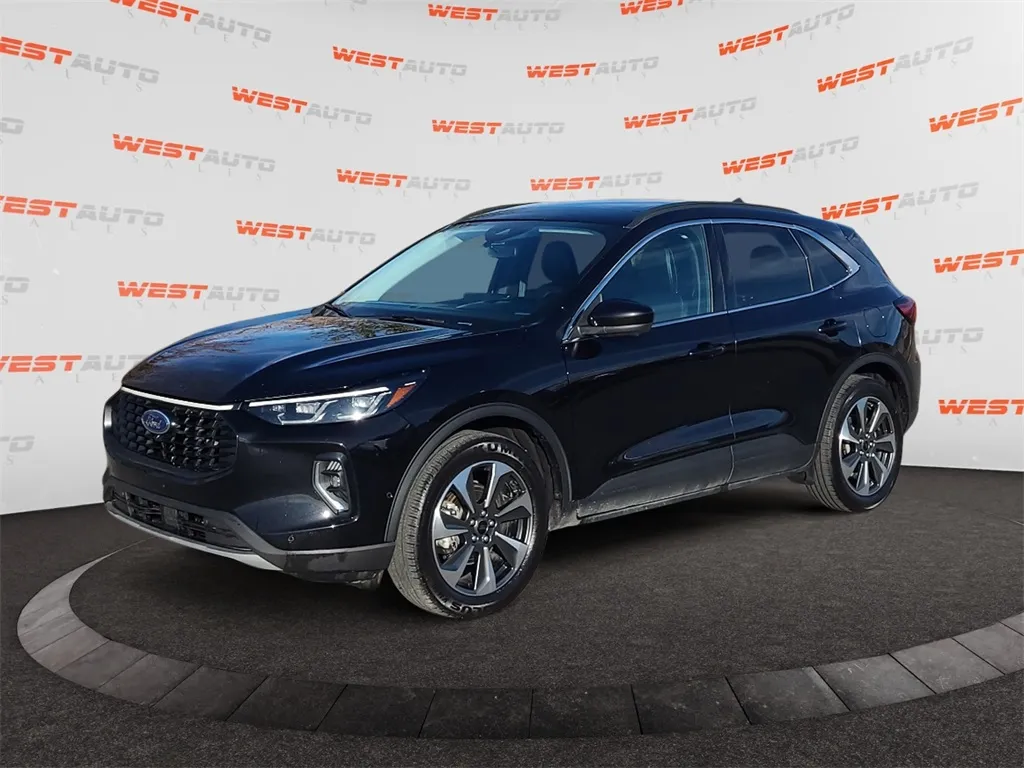 2023 Ford Escape Platinum's photo