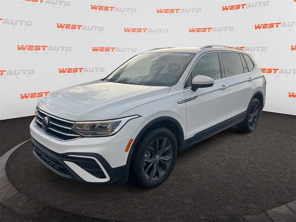 2024 Volkswagen Tiguan SE's photo