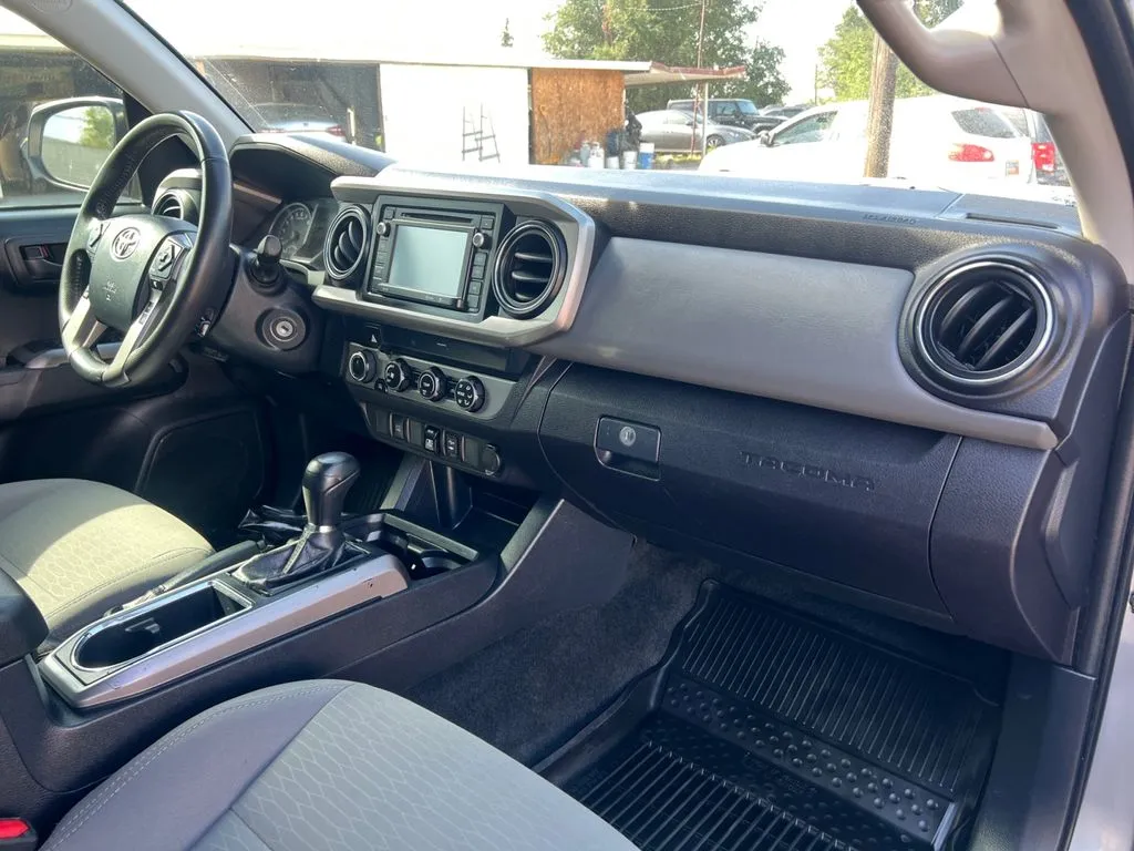 2019 Toyota Tacoma SR5 - Photo 16