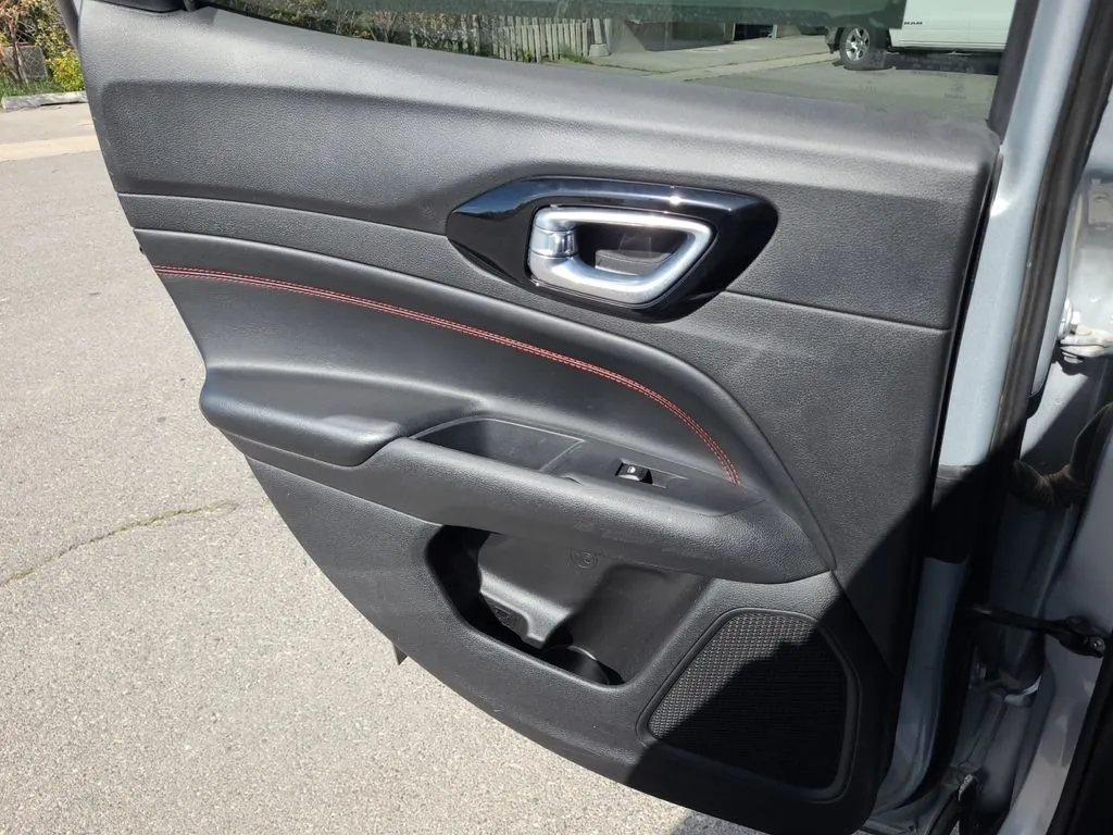 Jeep Compass photo 28