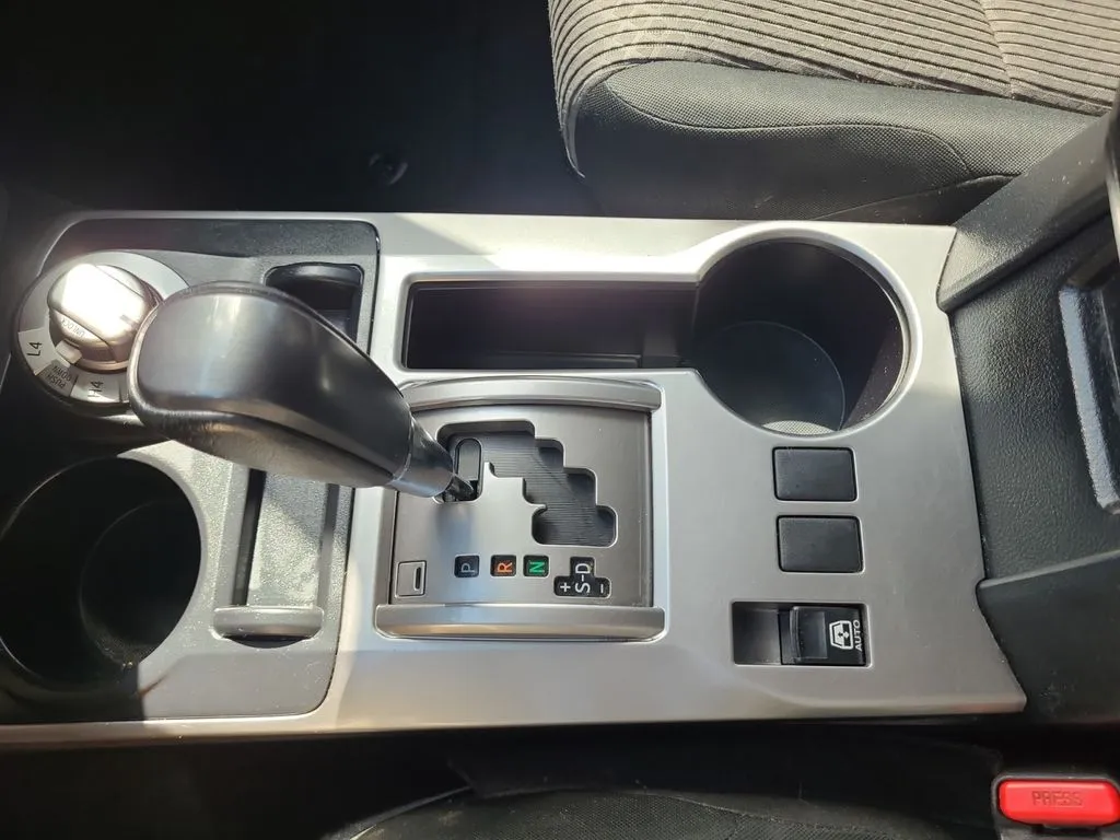 Toyota 4Runner photo 24