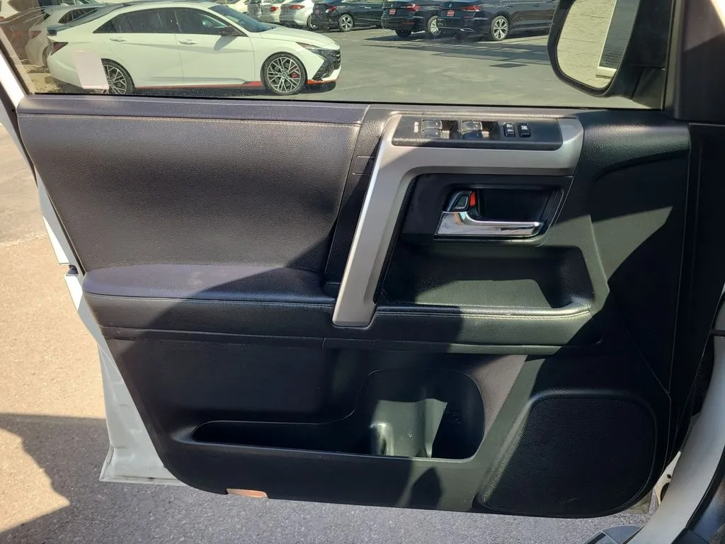 Toyota 4Runner photo 18