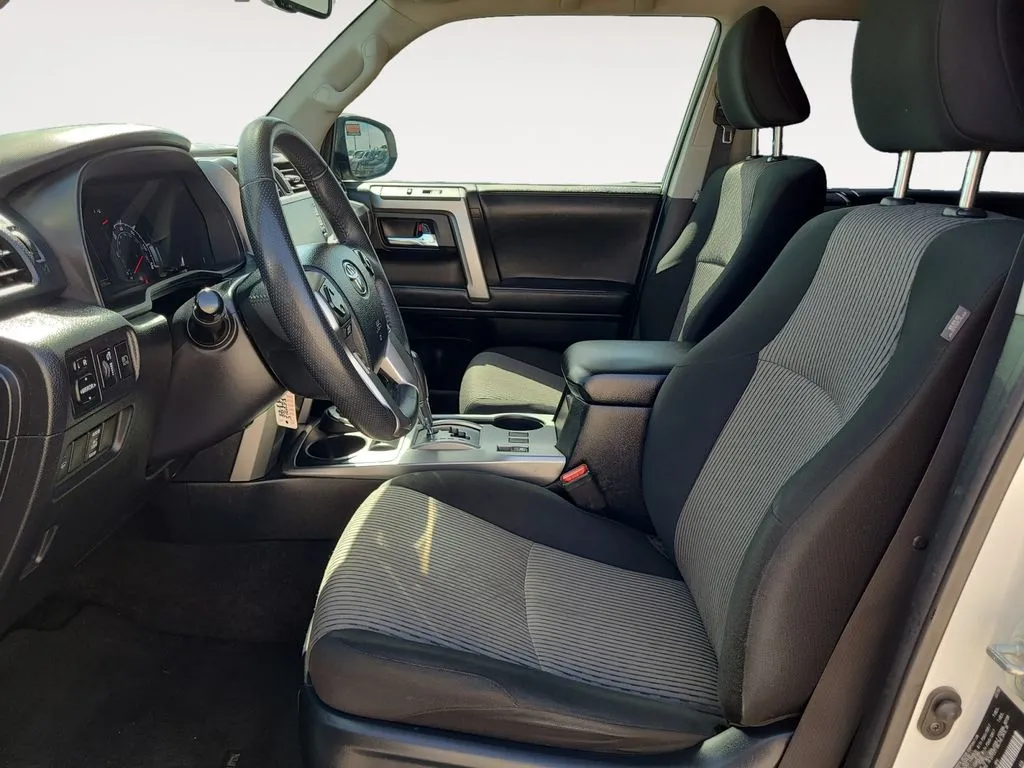 Toyota 4Runner photo 9