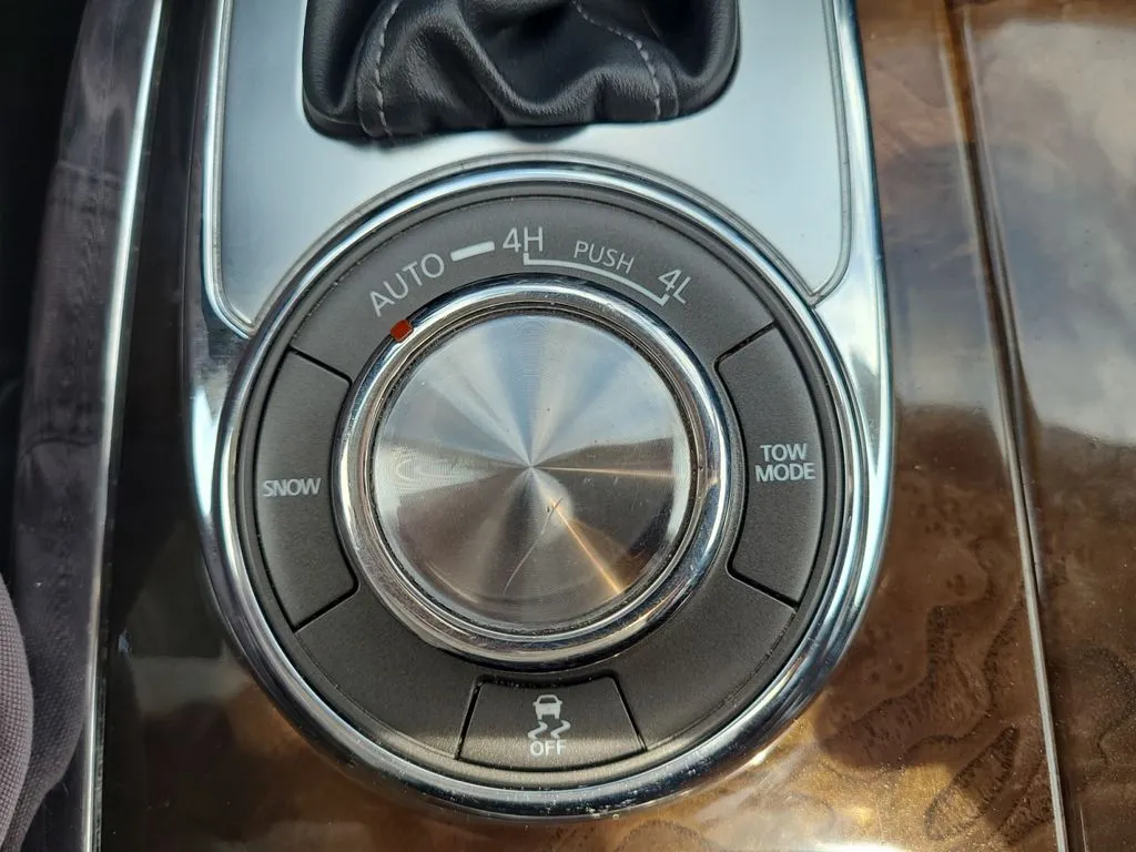 Infiniti QX80 photo 26