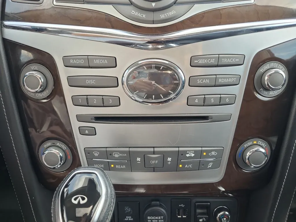 Infiniti QX80 photo 23