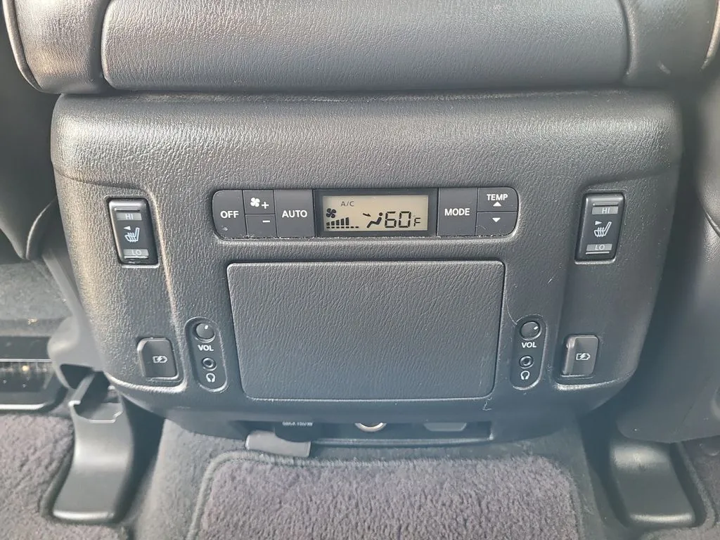 Infiniti QX80 photo 33