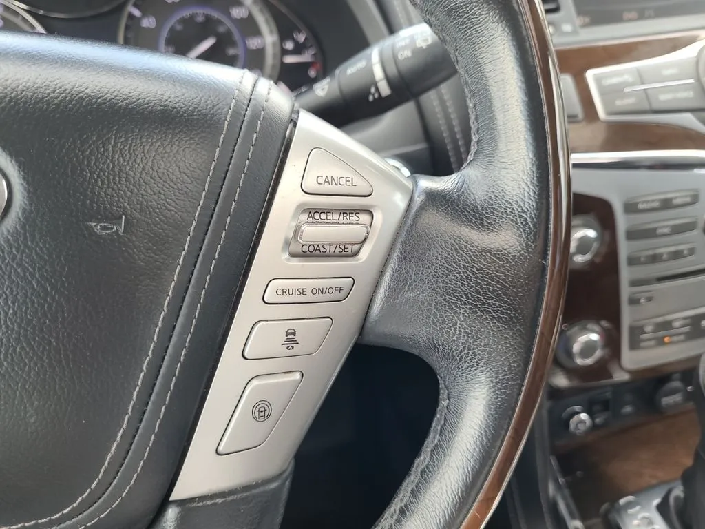 Infiniti QX80 photo 29