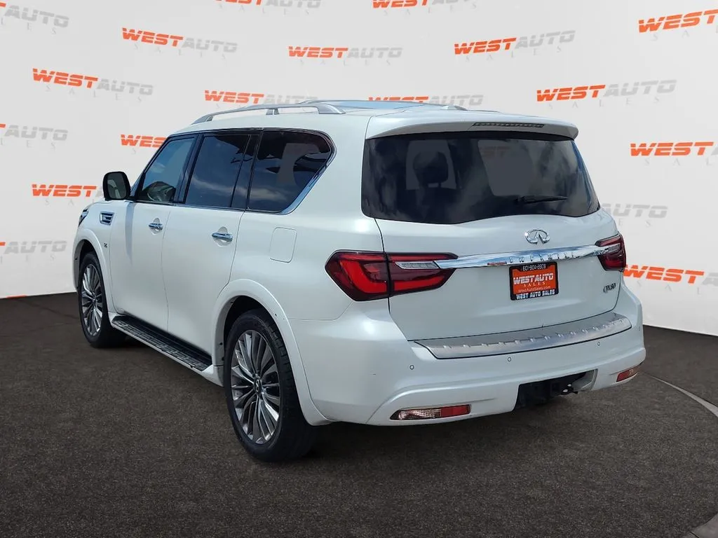 Infiniti QX80 photo 3