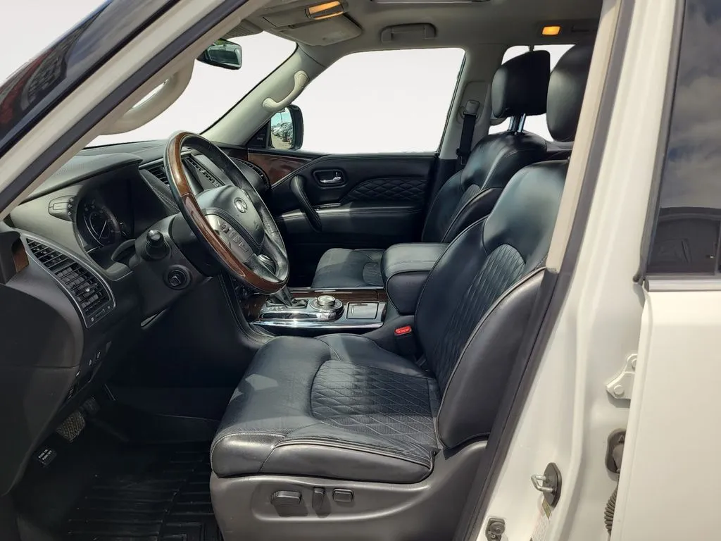 Infiniti QX80 photo 9