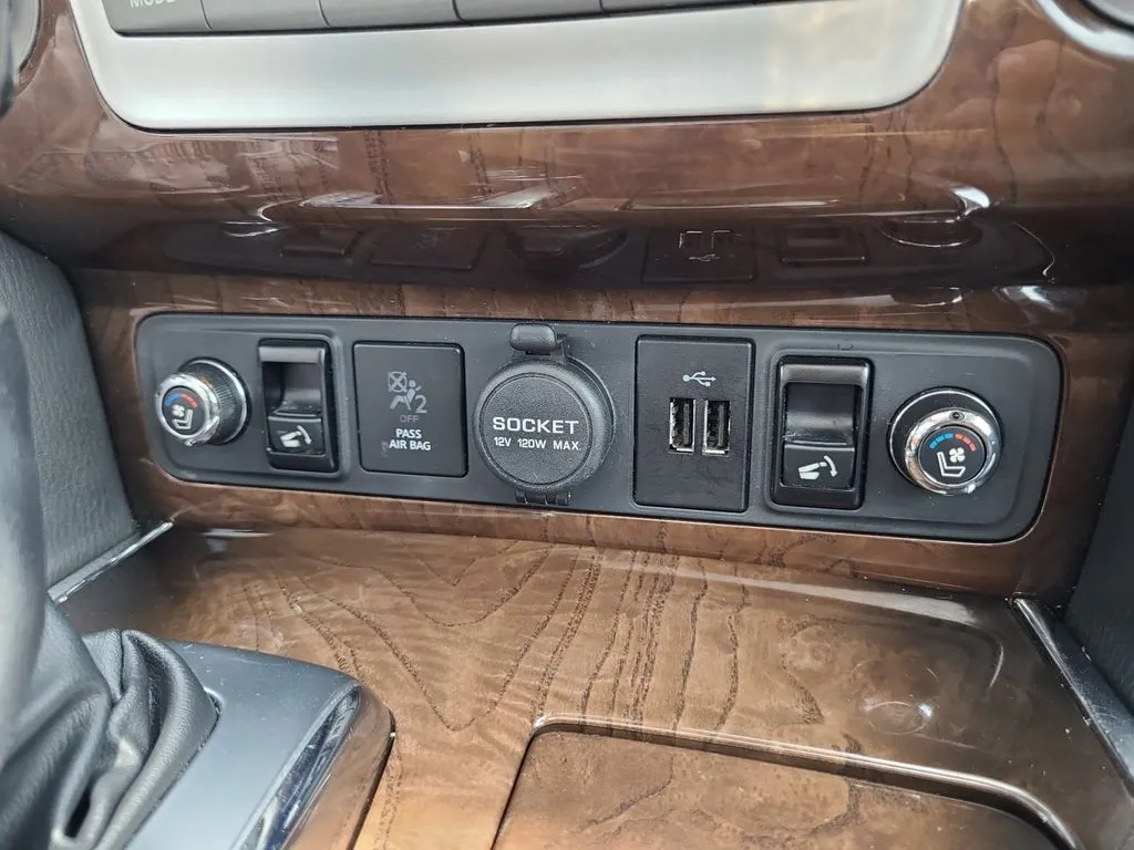 Infiniti QX80 photo 24