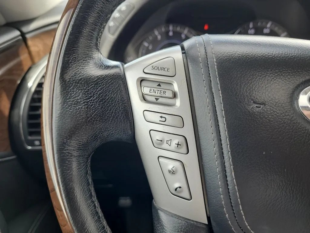 Infiniti QX80 photo 30
