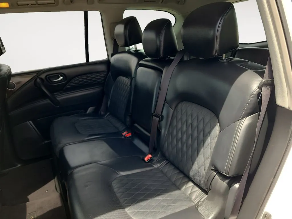 Infiniti QX80 photo 13