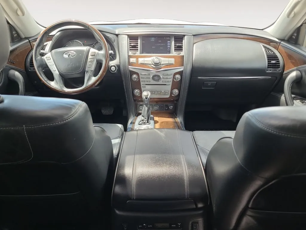 Infiniti QX80 photo 10